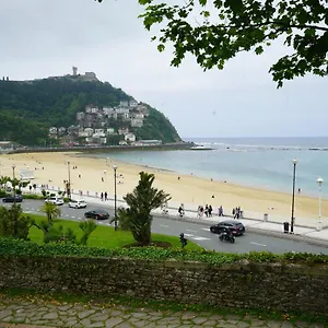 Ondarreta With Independent Entrance Privatunterkunft